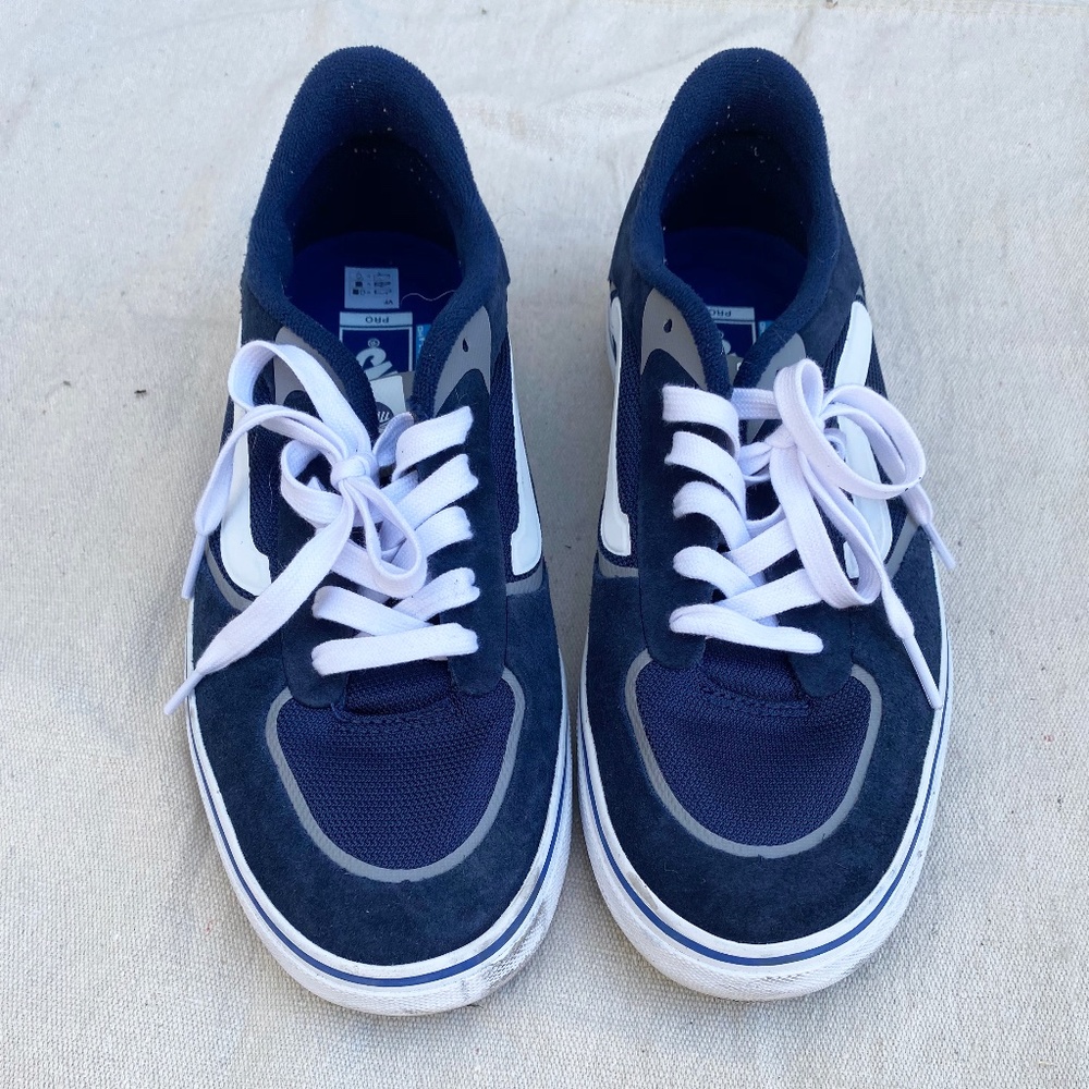 Vans Shoes - Mens UltraCush Size 10